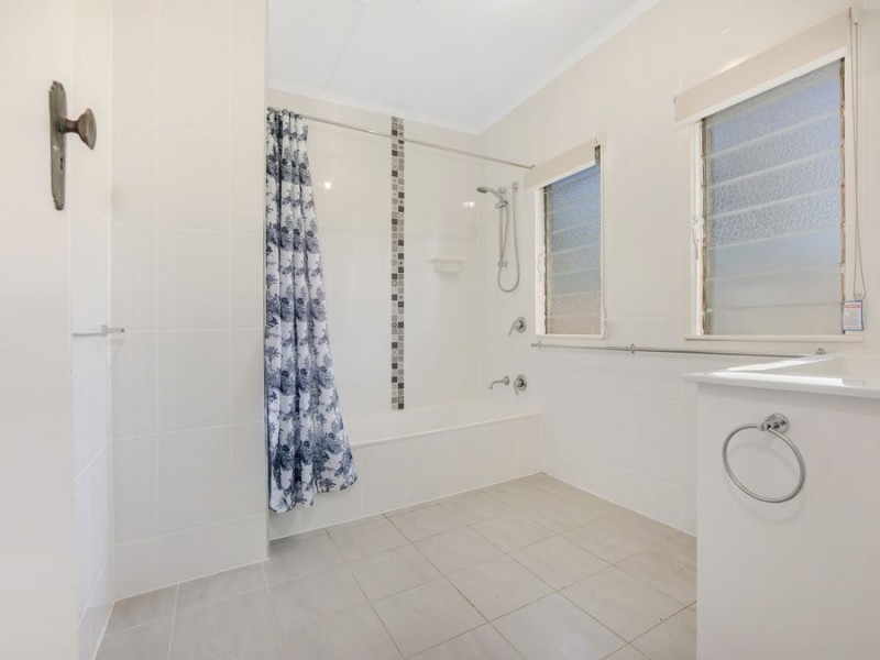 79 Raceview Street, Raceview QLD 4305