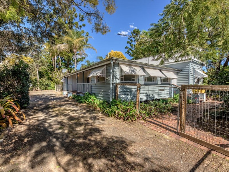 6-8 Hall Street, Peak Crossing QLD 4306