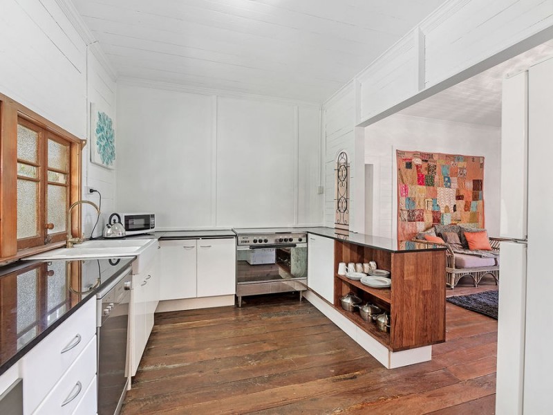 6-8 Hall Street, Peak Crossing QLD 4306