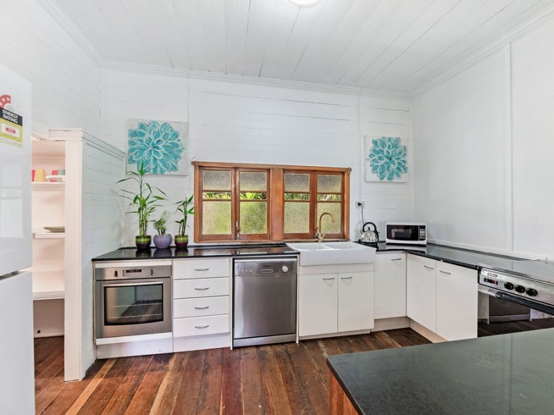 6-8 Hall Street, Peak Crossing QLD 4306