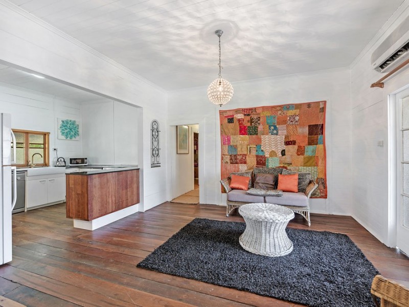 6-8 Hall Street, Peak Crossing QLD 4306