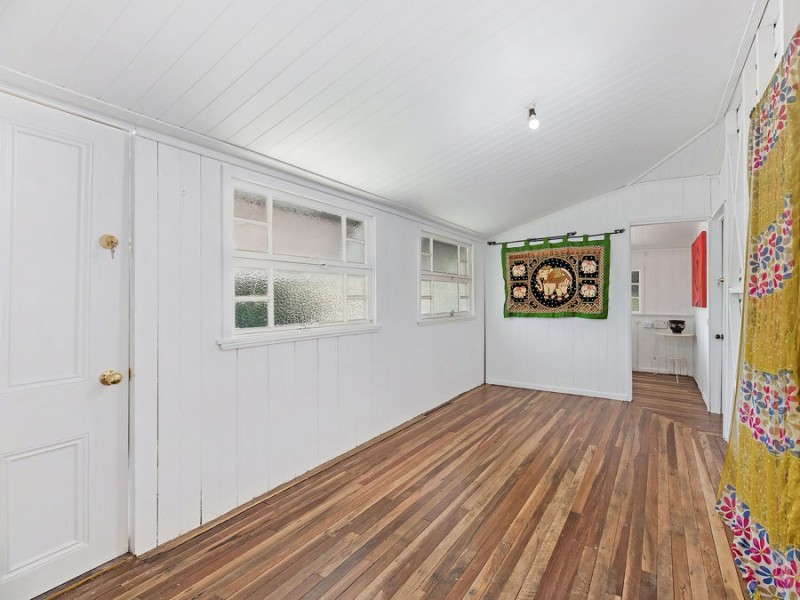 6-8 Hall Street, Peak Crossing QLD 4306