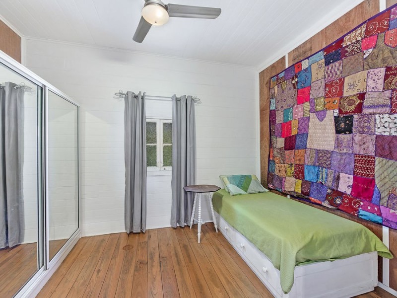 6-8 Hall Street, Peak Crossing QLD 4306