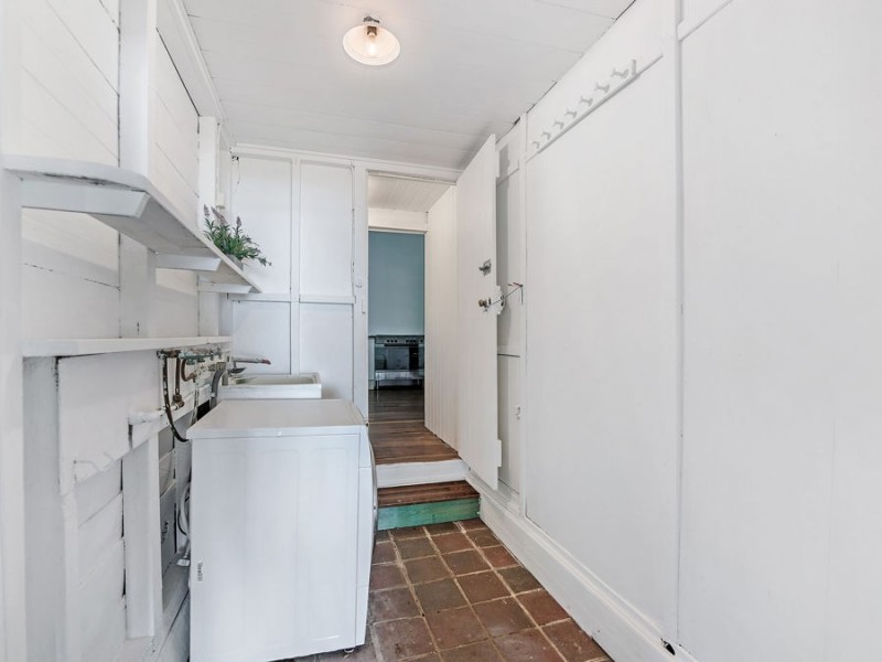 6-8 Hall Street, Peak Crossing QLD 4306
