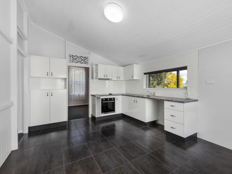 28 Dudleigh Street, Booval QLD 4304