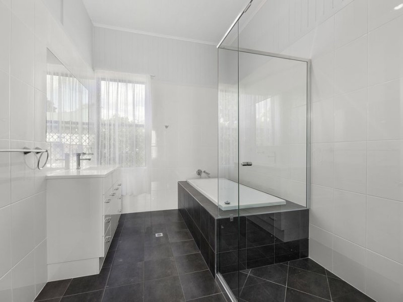 28 Dudleigh Street, Booval QLD 4304