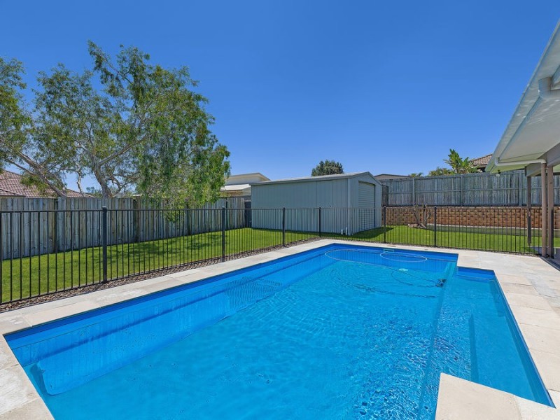 6 Chesterfield Place, Flinders View QLD 4305