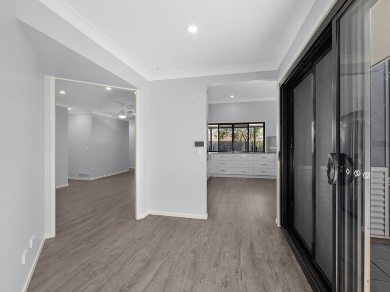 6 Chesterfield Place, Flinders View QLD 4305