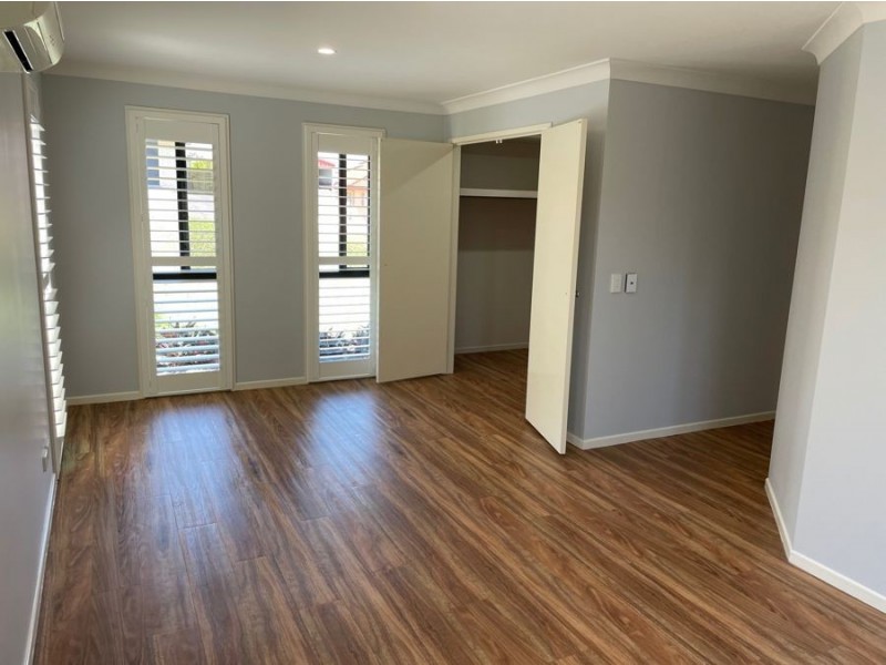 6 Chesterfield Place, Flinders View QLD 4305