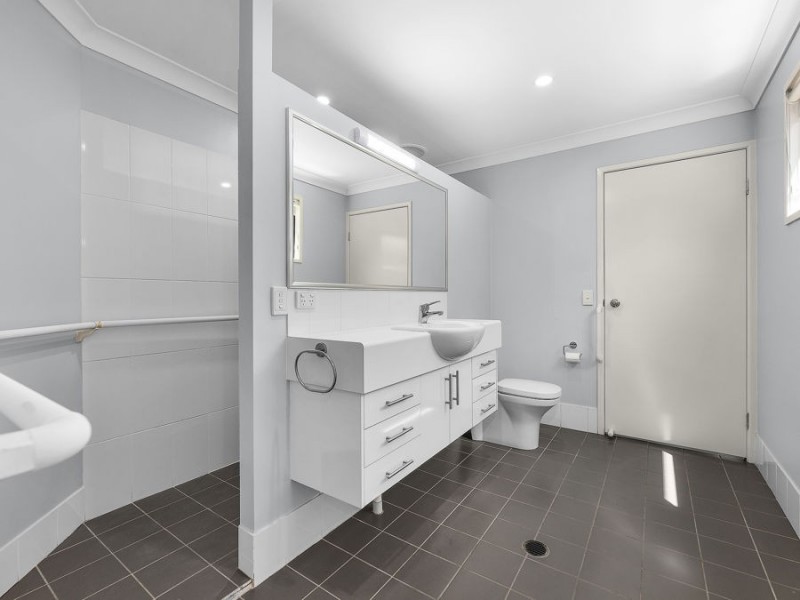 6 Chesterfield Place, Flinders View QLD 4305