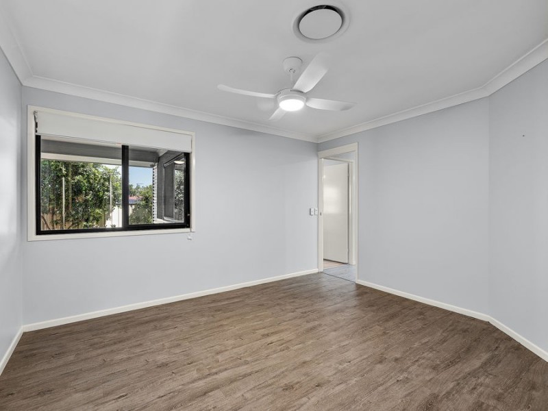 6 Chesterfield Place, Flinders View QLD 4305
