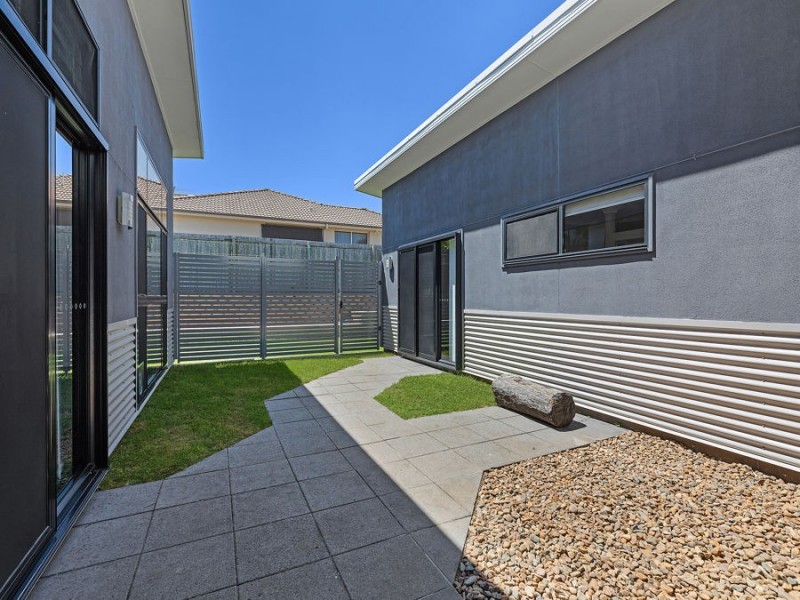 6 Chesterfield Place, Flinders View QLD 4305