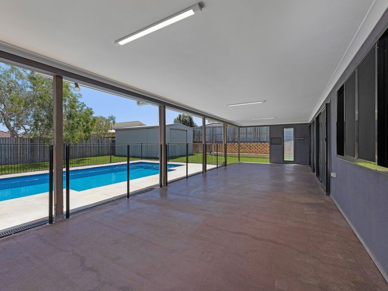 6 Chesterfield Place, Flinders View QLD 4305