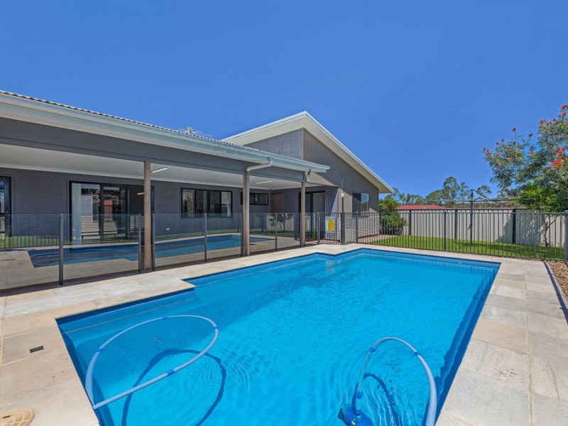 6 Chesterfield Place, Flinders View QLD 4305