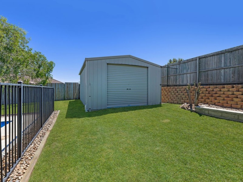 6 Chesterfield Place, Flinders View QLD 4305