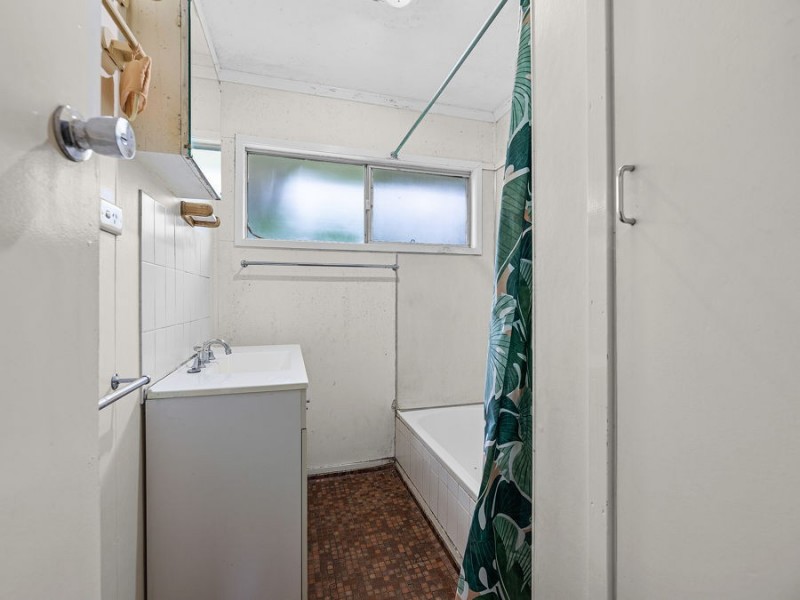 12 Twidale Drive, Riverview QLD 4303
