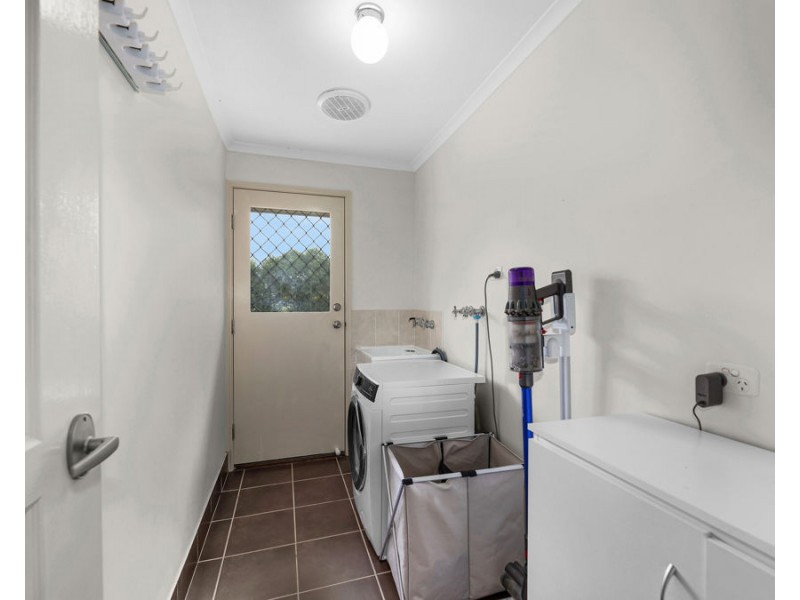 16 Goolman Place, Peak Crossing QLD 4306