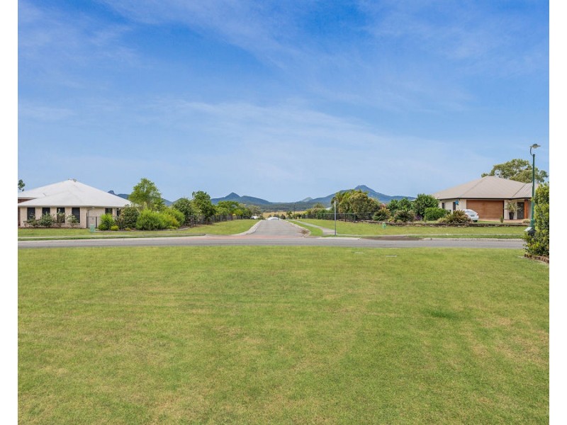 16 Goolman Place, Peak Crossing QLD 4306