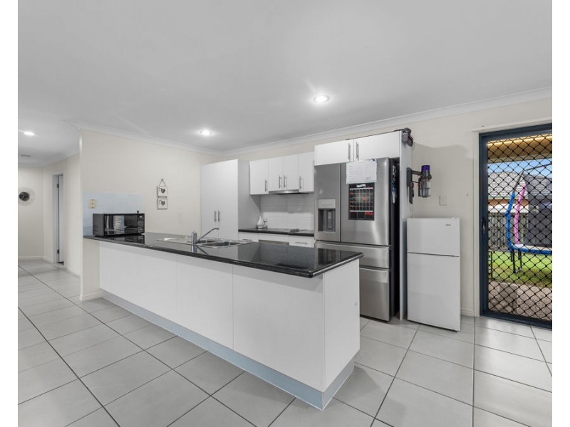 12 Benjamin Court, Yamanto QLD 4305