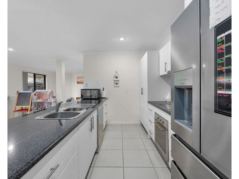 12 Benjamin Court, Yamanto QLD 4305