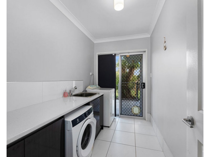 35 Peak Court, Peak Crossing QLD 4306