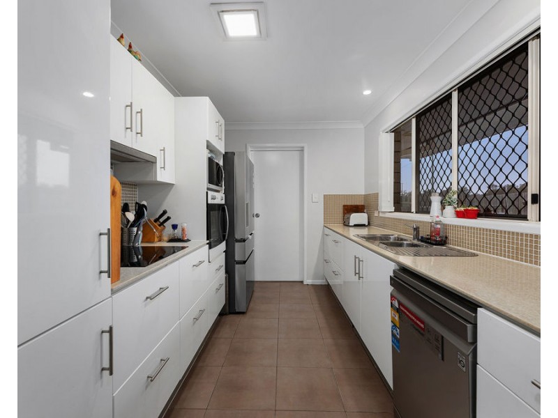 1 Petal Place, Yamanto QLD 4305