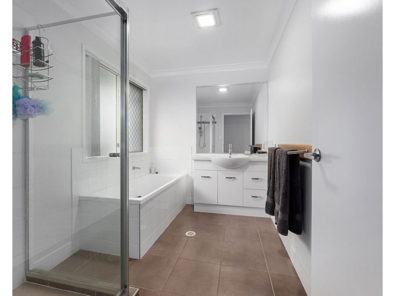 1 Petal Place, Yamanto QLD 4305