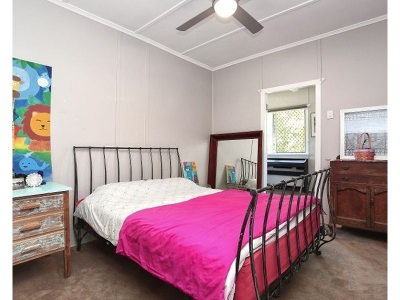 6 Schelbach Street, Booval QLD 4304