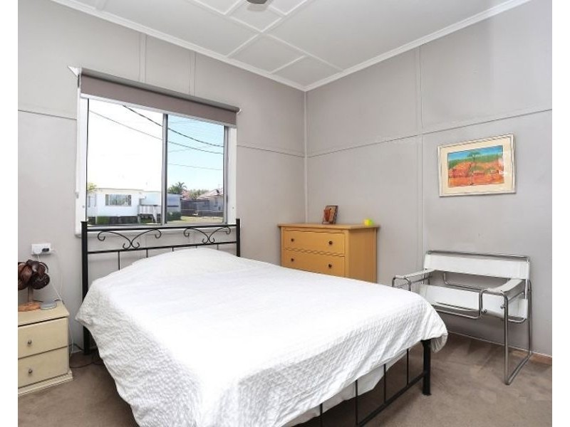 6 Schelbach Street, Booval QLD 4304