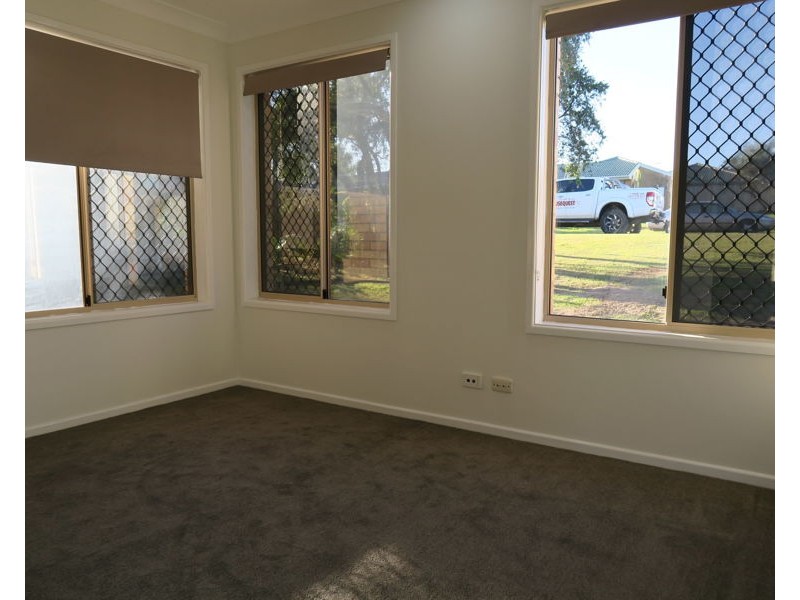 6 Hillier Court, Flinders View QLD 4305