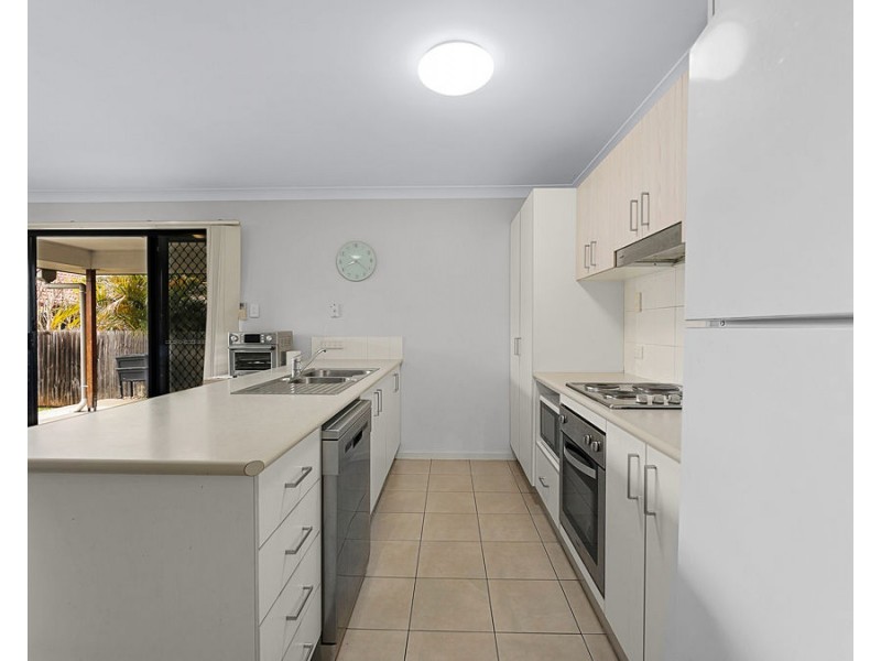 92 Reif Street, Flinders View QLD 4305