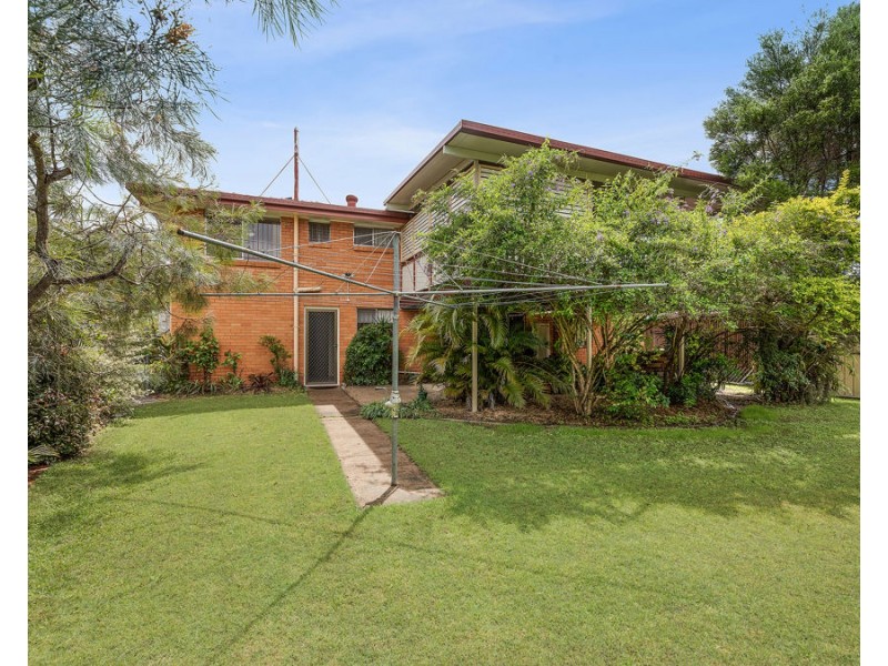 18 Ross Street, Brassall QLD 4305