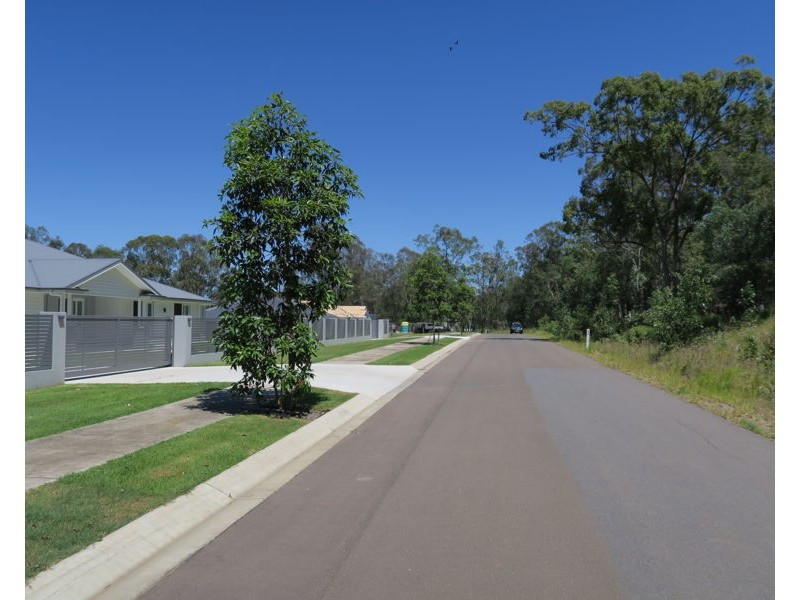 8 Campbell Court, Blacksoil QLD 4306