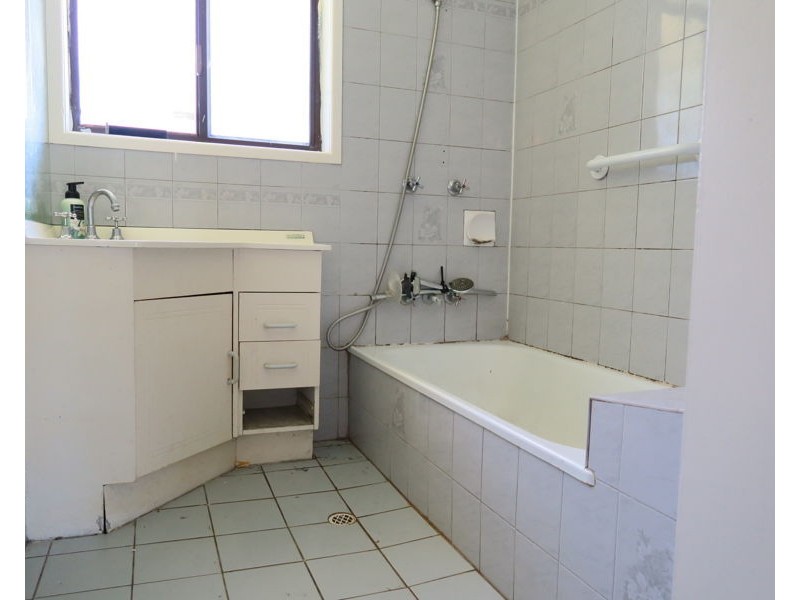 19 Vale Street, Bundamba QLD 4304