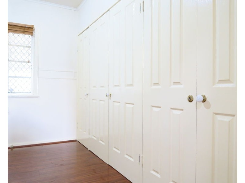 37 Clifton Street, Booval QLD 4304