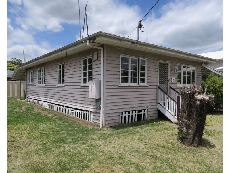 37 Clifton Street, Booval QLD 4304