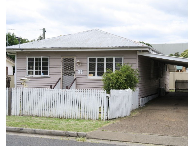 37 Clifton Street, Booval QLD 4304