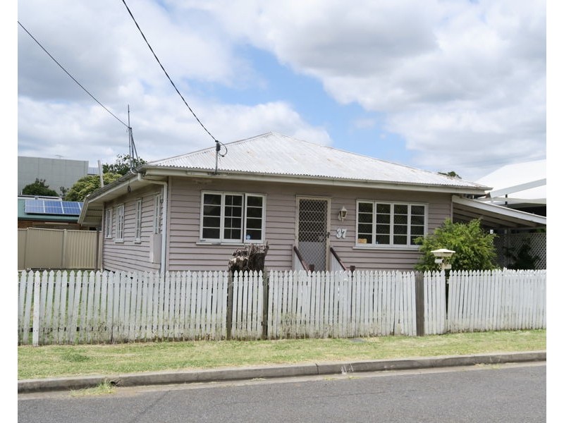 37 Clifton Street, Booval QLD 4304