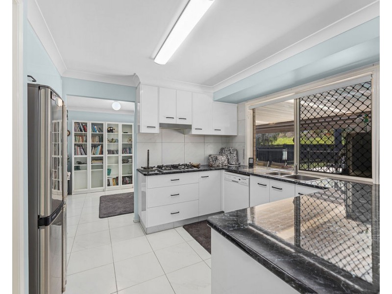 20 KENTIA CIRCUIT, Flinders View QLD 4305