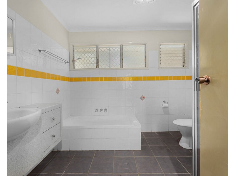18 Lawson Street, Leichhardt QLD 4305