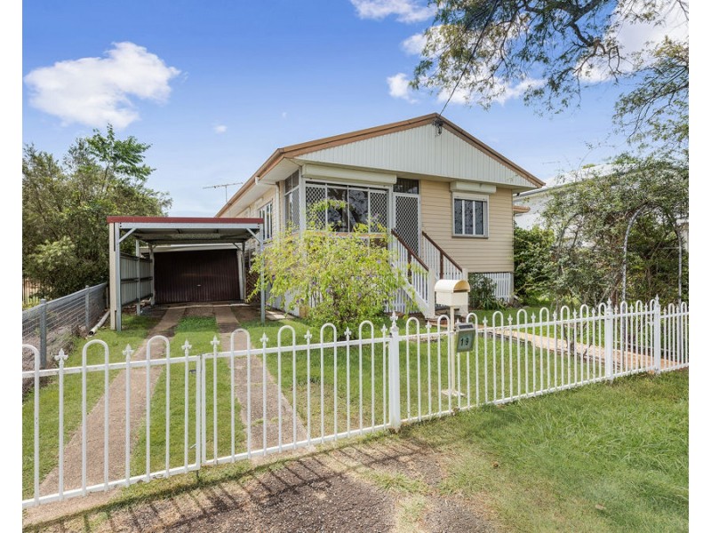 19 Alexandra Street, Booval QLD 4304
