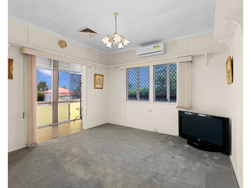 19 Alexandra Street, Booval QLD 4304