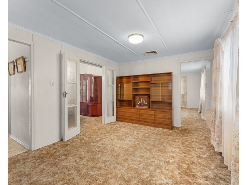 19 Alexandra Street, Booval QLD 4304