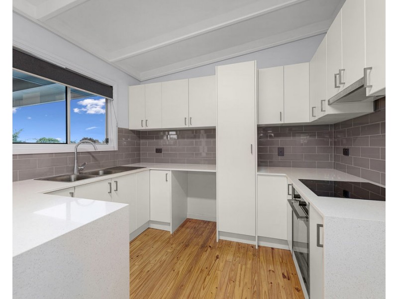 3 Pine Street, Flinders View QLD 4305