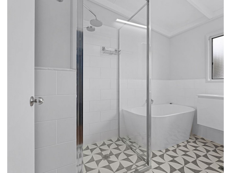 3 Pine Street, Flinders View QLD 4305