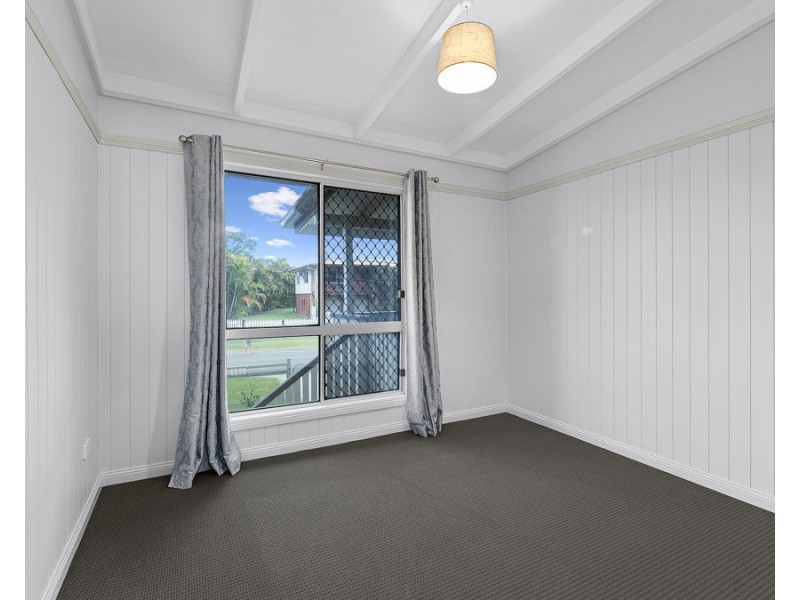3 Pine Street, Flinders View QLD 4305