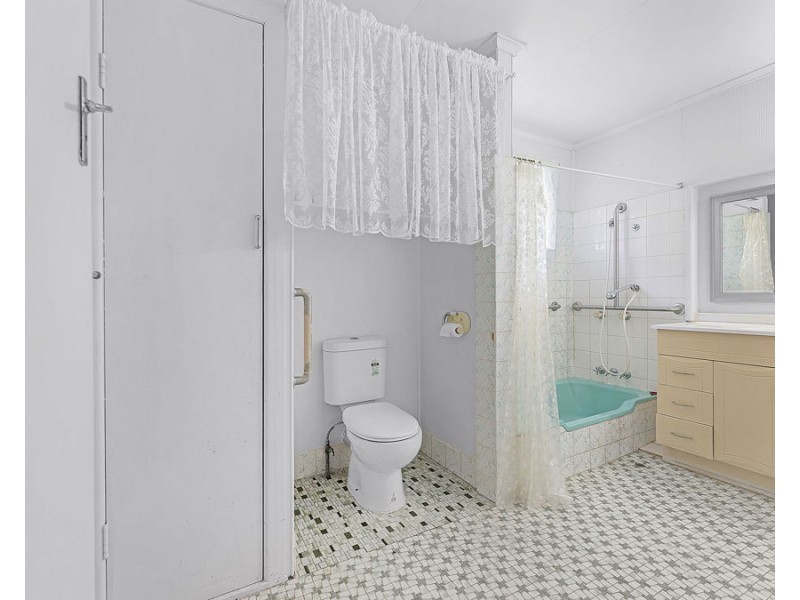 31 Lloyd George Street, Eastern Heights QLD 4305