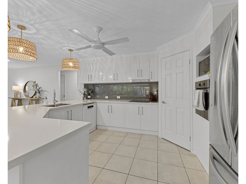 18 Alexandra Close, Flinders View QLD 4305