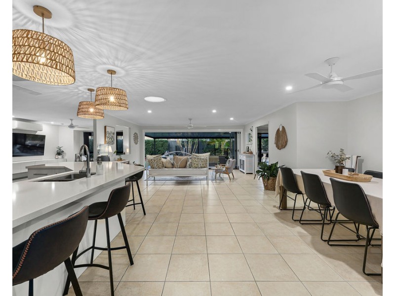 18 Alexandra Close, Flinders View QLD 4305