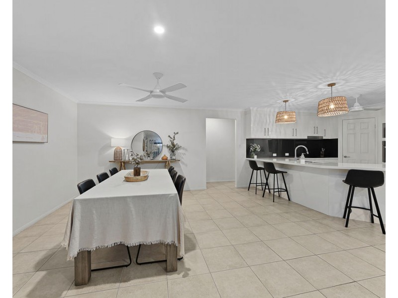 18 Alexandra Close, Flinders View QLD 4305